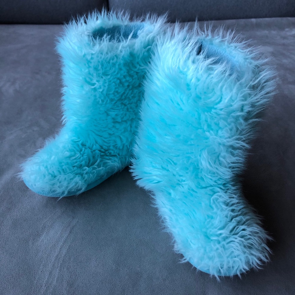 Gap ~ Furry Slippers ~ Girls Size 12-13